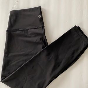 LuluLemon Wunder Under Size 8- Black